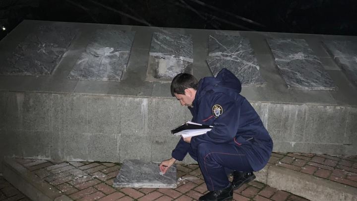 В Ростовской области задержали вандала, который разбил мемориал Воинам-освободителям ВОВ