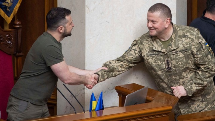 Унижение по-украински: Залужного назвали менеджером президента