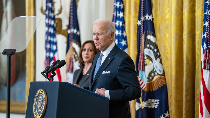 В США не поняли решение Байдена оплачивать счета Украины: Американцы замерзают