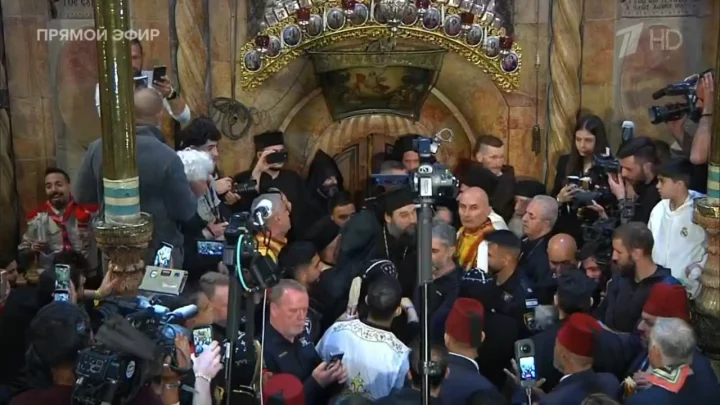 Благодатный Огонь сошёл в Иерусалиме