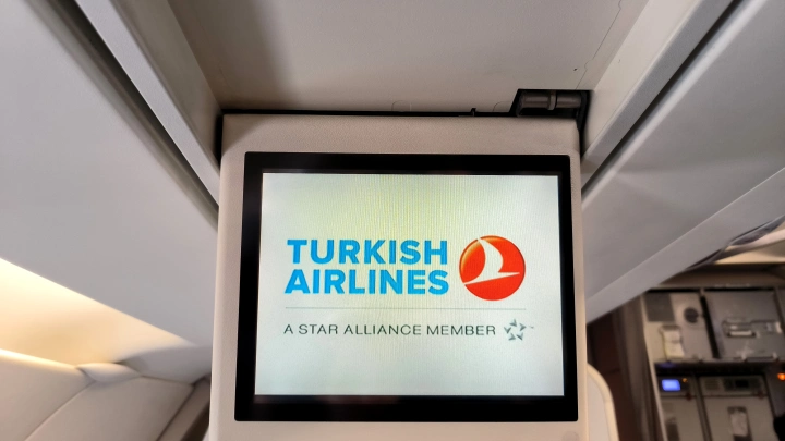 Турецкие авиакомпании вводят штрафы для любителей вскакивать с кресел после посадки