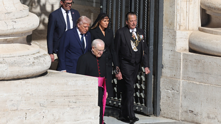 Улетел сразу после похорон: В Ватикане не состоялась запланированная вторая встреча Трампа и Зеленского