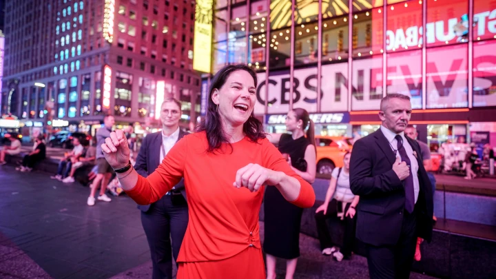 Такси, бублики с кремом и ООН: Немцы устыдились непрофессионализма Бербок