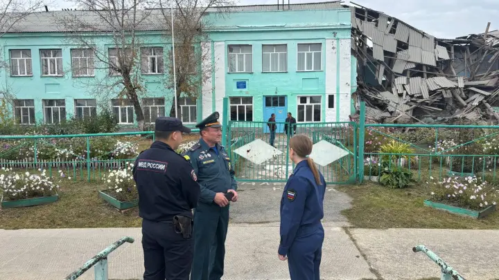 Минобр Новосибирской области прокомментировал обрушение школы в Татарске