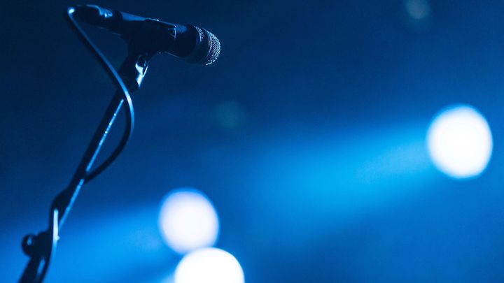 Разволновался из-за повестки? Тиктокер Xolidayboy упал в обморок на концерте