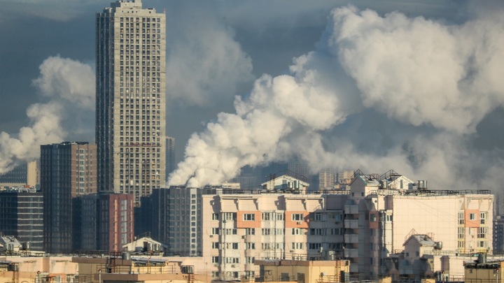 Чёрное кольцо над Москвой: Жители засняли загадочное парение