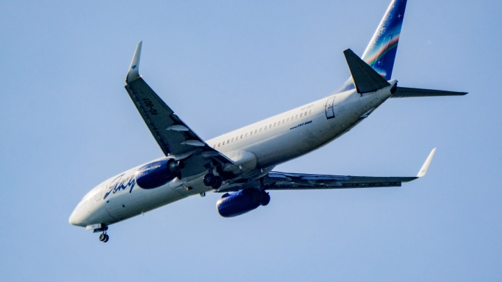 В самолёте, летевшим в Якутск, взорвался пауэрбанк: Первой бросилась тушить пожар молодая мать