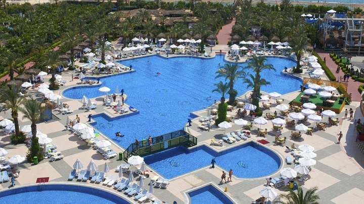 Проблема в самих туристах: Алексан Мкртчян объяснил хамство в адрес русских в отелях Турции