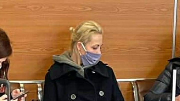 В квартиру к жене Навального пришли с обыском: Та закрыла дверь и записала видео