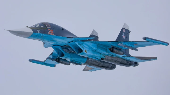 В Судже на километр поднялся гриб от взрыва: ФАБ-3000 попал в завод селитры