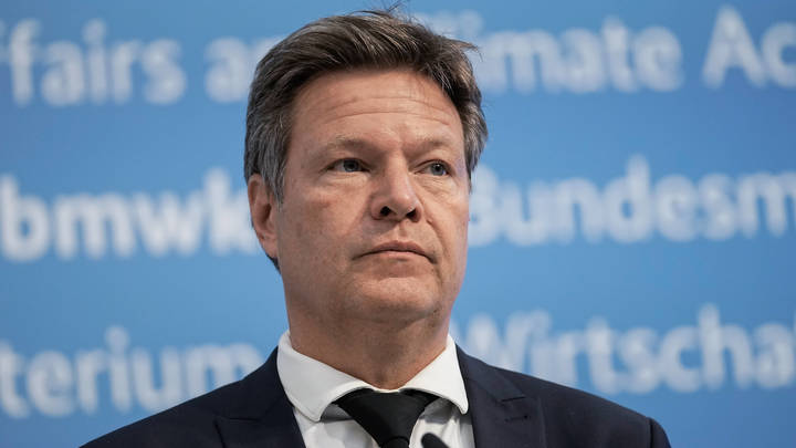 Поминутно, битте!: Захарова высмеяла экономящего на горячей воде вице-канцлера Германии