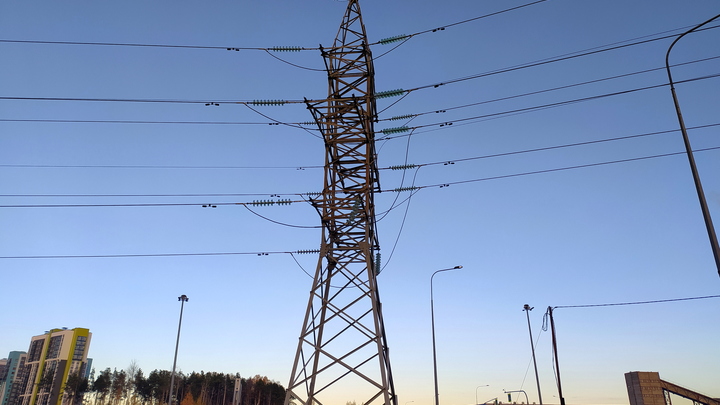 В нескольких районах Киева стали экстренно отключать электричество