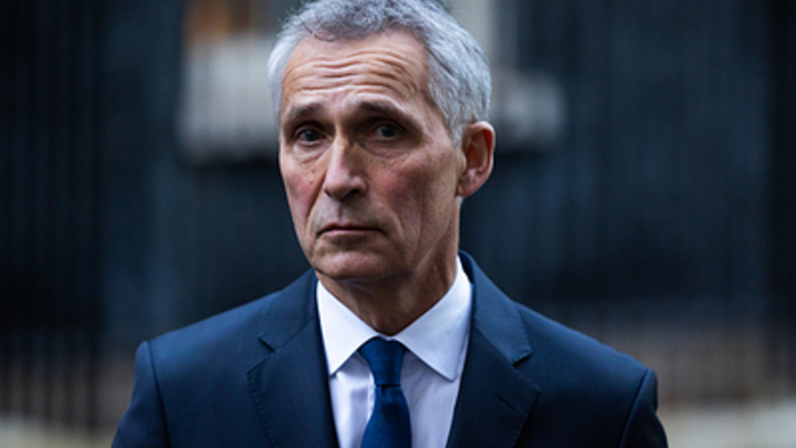 Генсек НАТО пожаловался на генерала Мороза. Русские ответили мемом: Путин вероломно начал зиму!