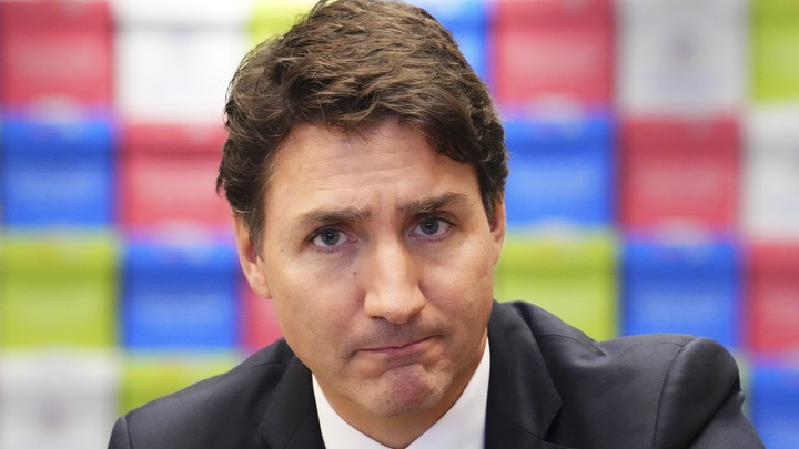 Живут на полную, в отличие от вас: Глава Филиппин и Канады померялись носками на саммите АТЭС