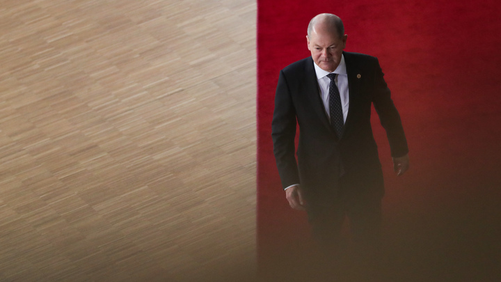 Немцы посоветовали Шольцу больше заботиться о Германии