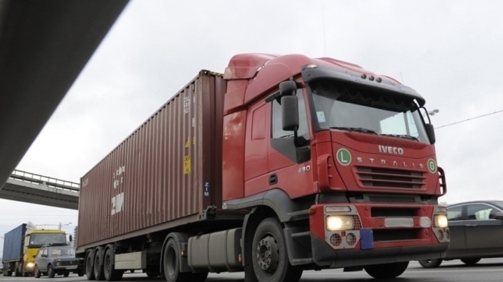 Власти призвали дальнобойщиков не въезжать в Краснодар на фурах в декабре