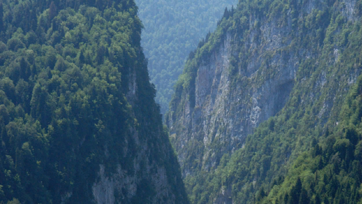 КПП Верхний Ларс закрыт: В МЧС озвучили причину запрета на движение