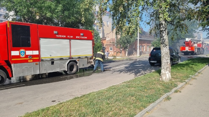 В Шеманихе огнеборец уснул на дежурстве с сигаретой: пожарная часть сгорела, мужчина погиб
