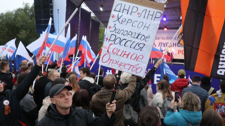 Митинг-концерт Своих не бросаем! прошёл в нижегородском Парке Победы