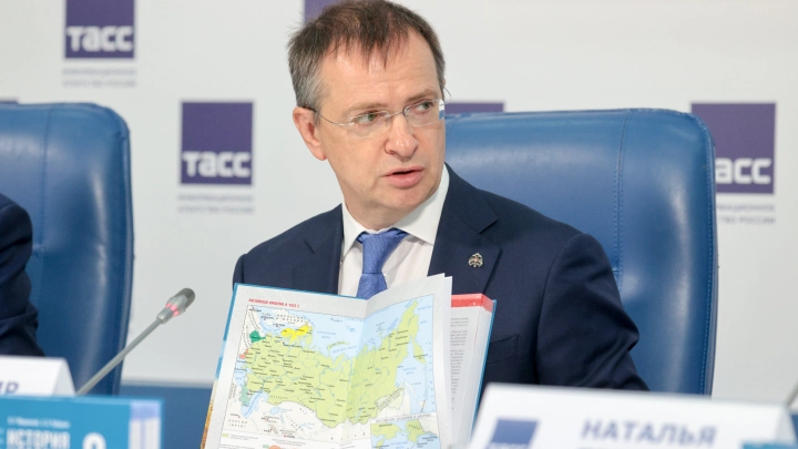 Рютте поставили на место: Мединский предложил отправить ему учебник истории