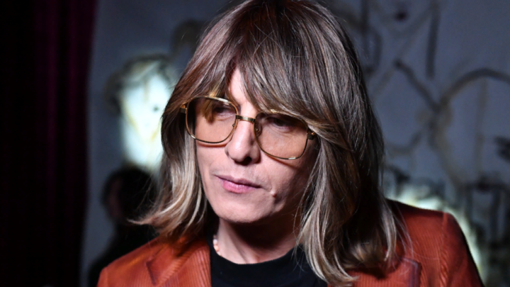 Влад Лисовец написал оскорбительный пост о русской моральной нищете и еде на остановках