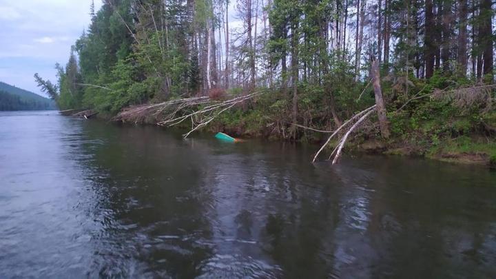 Таинственное исчезновение семьи в Приангарье: В реке обнаружены тела взрослых, ребёнка ищут