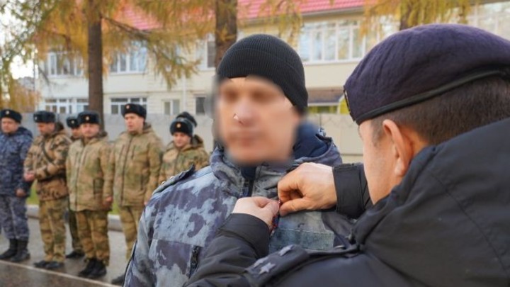 В Ивановской области сотрудники Росгвардии получили награды за участие в СВО