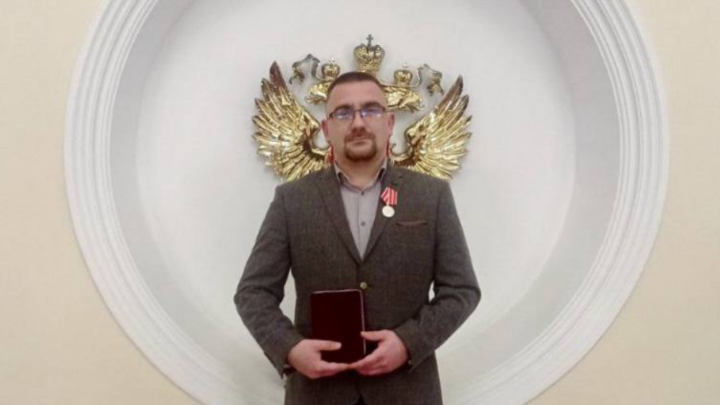Врач из Самары получил медаль Луки Крымского за помощи жителям ДНР