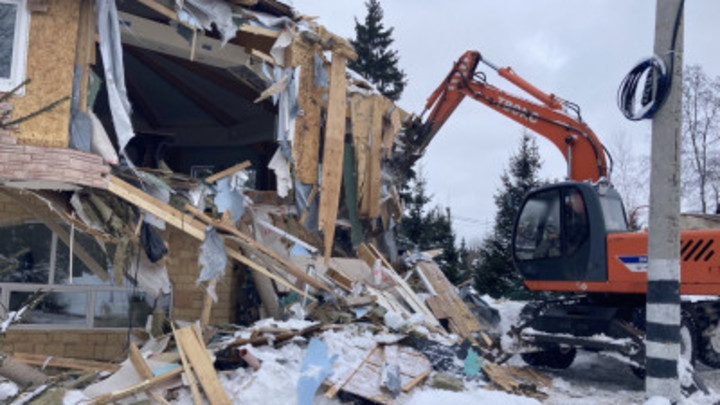 В Клину сносят незаконно построенную гостиницу