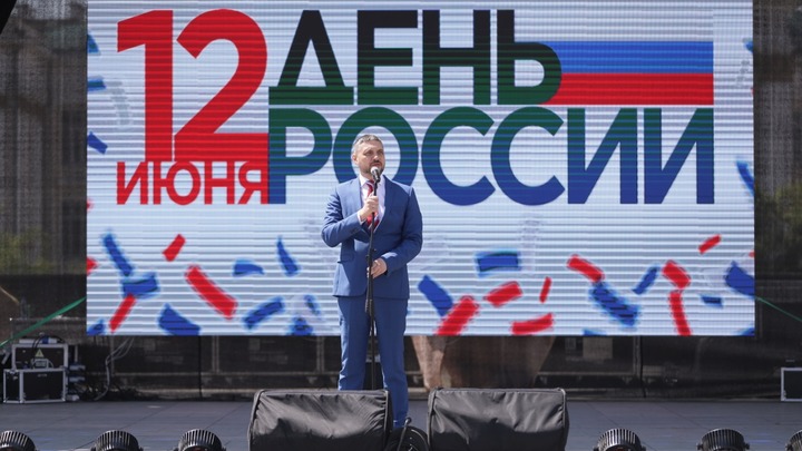 Александр Осипов поздравил забайкацев с Днем России и вышел в народ