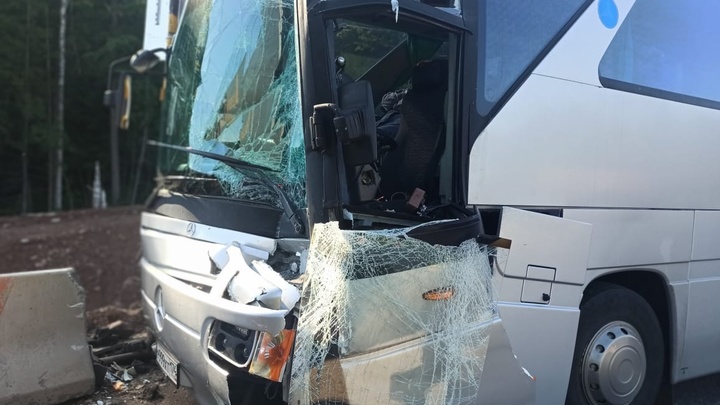 ГИБДД опубликовала видео столкновения пассажирского автобуса с грузовиком в Челябинской области