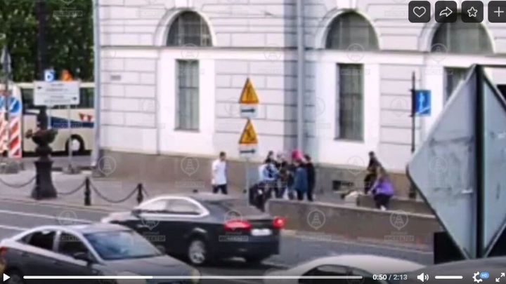 Массовая драка молодежи в центре Петербурга попала на видео