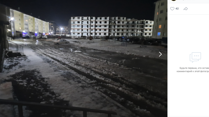 В Кургане канализация второй день заливает двор в Заозёрном