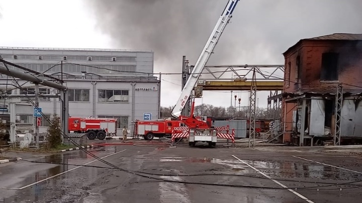 12 часов понадобилось пожарным для ликвидации горения на заводе в Серпухове