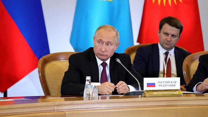Путин перед совещанием в Кремле пошутил об Орешкине и Давосе: Спросим еще одного туриста