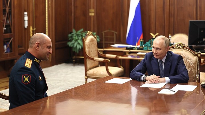 Путин встретился с полпредом в Уральском федеральном округе Артемом Жогой