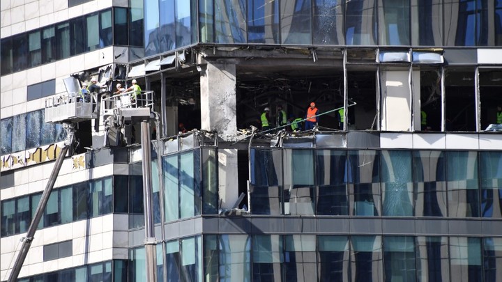 Мы побежали, думали там украинцы: Бесстрашные очевидцы - о взрыве дрона в Москве