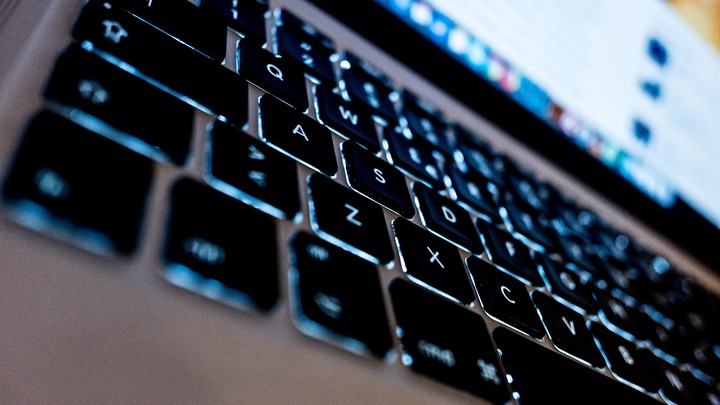 Twitch проверят на рекламу наркотиков: МВД и Роскомнадзор получили сигнал от Мизулиной