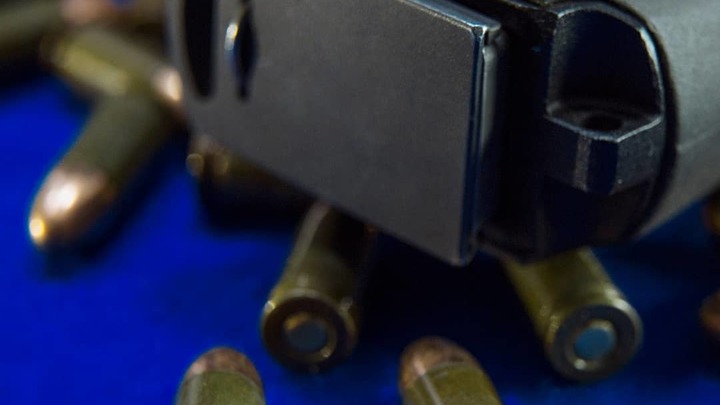 В Краснодаре задержали подростка, вооружённого пистолетом с глушителем