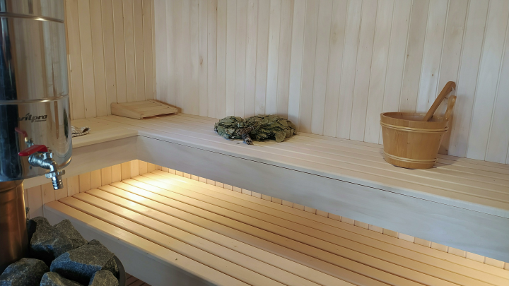 Международный скандал с мигрантами в бане Москвы обернулся задержанием десятков иностранцев