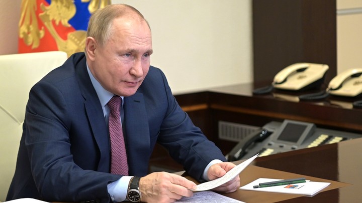 Визит Владимира Путина в Санкт-Петербург 27 января 2022: президент посетит кладбище