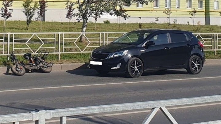 В Самаре 7 сентября 2024 пассажир Киа сбил дверью велосипедиста