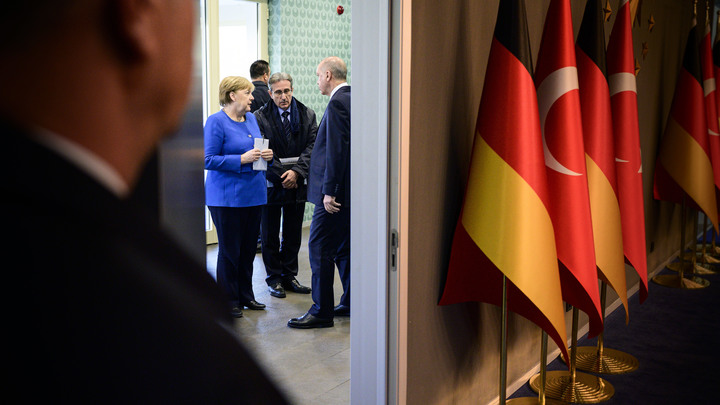 Нужно срочно договориться: Меркель посочувствовала Эрдогану и напомнила о беженцах