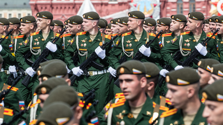 Провокация в День Победы: посла России в Варшаве облили красной краской - видео