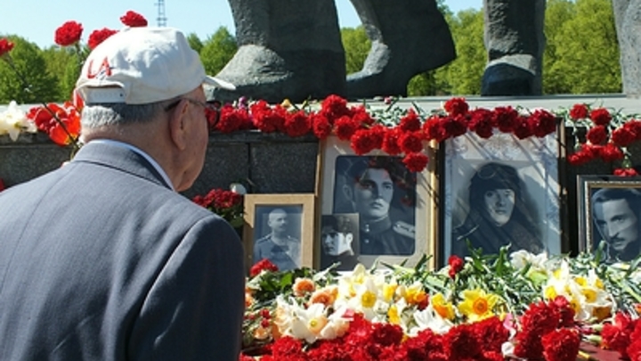 В Литве приняли скандальный законопроект, разрешающий перенос захоронений советских воинов