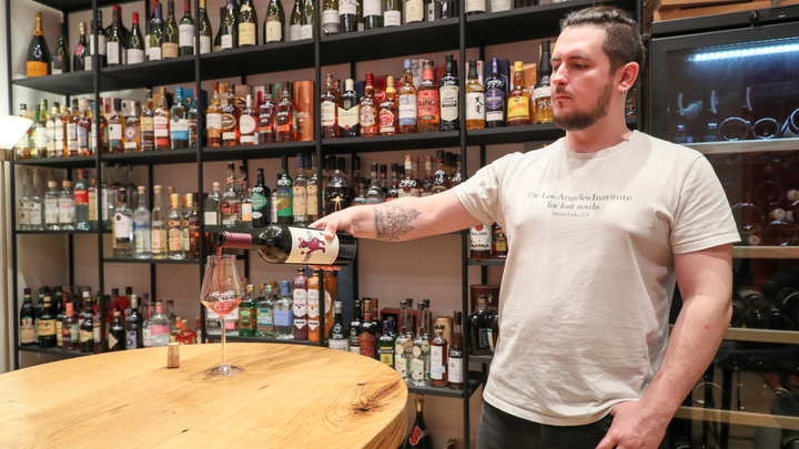 С 1 августа вино из недружественных стран подорожает на 25%