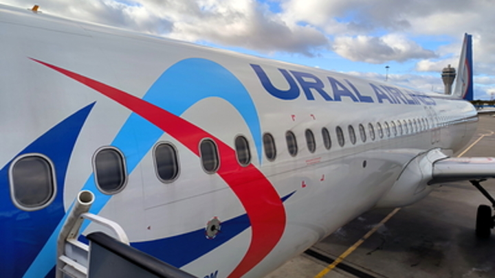 Стало известно, что произошло на борту Уральских авиалиний, экстренно севшего в Сургуте