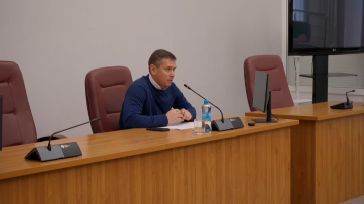 Не надо мне припудривать!: Глава Северодвинска устроил разнос за холодные батареи