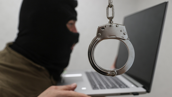 Экономист Сироткин дал советы по защите своих вкладов в банках от мошенников