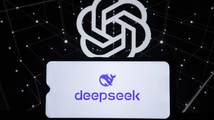 Американский IT-гигант обвинил создателей чат-бота DeepSeek в краже данных